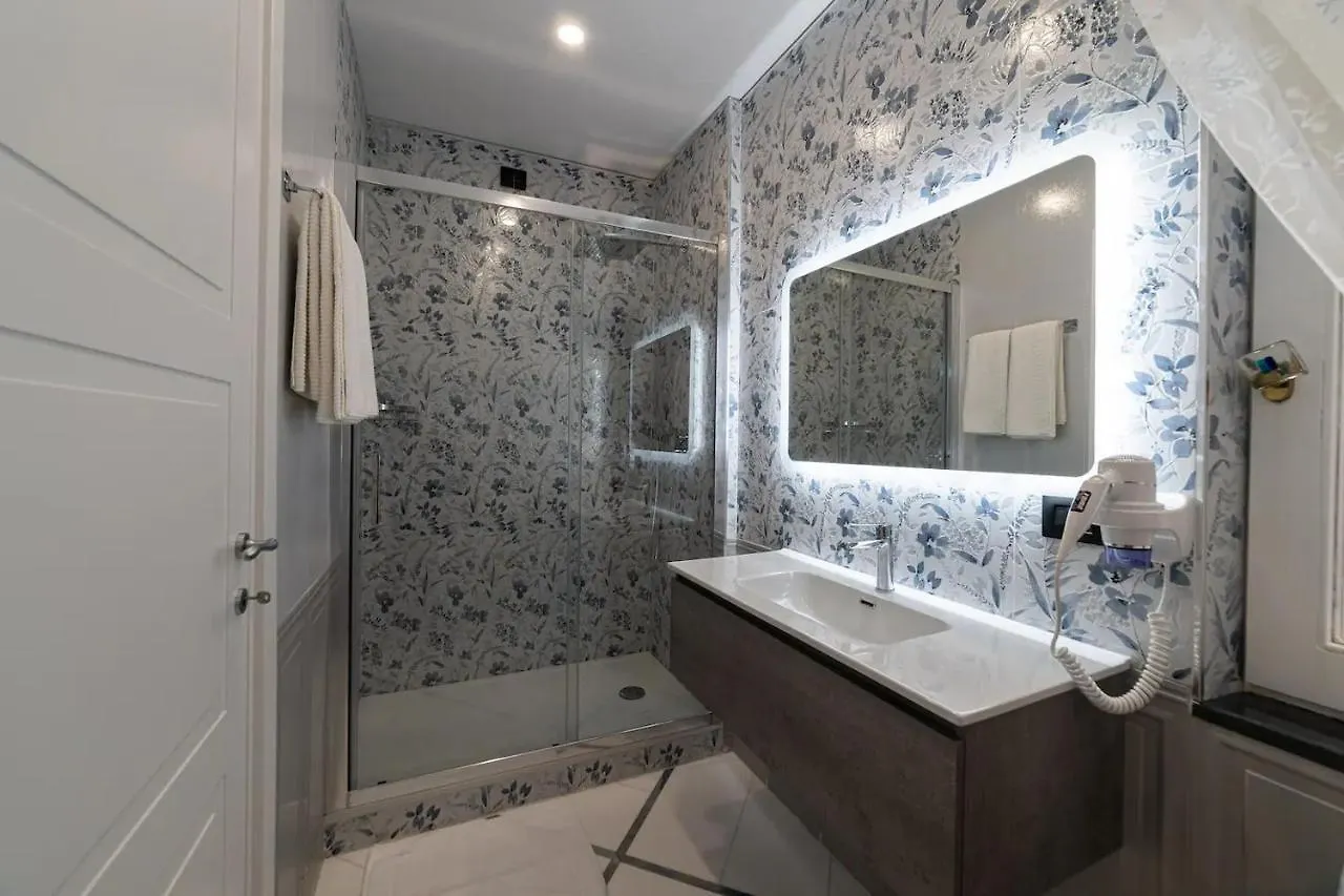 Apartments Hotel Real Suite Napoli Chiaia Mergellina 0*, Nápoles Italia
