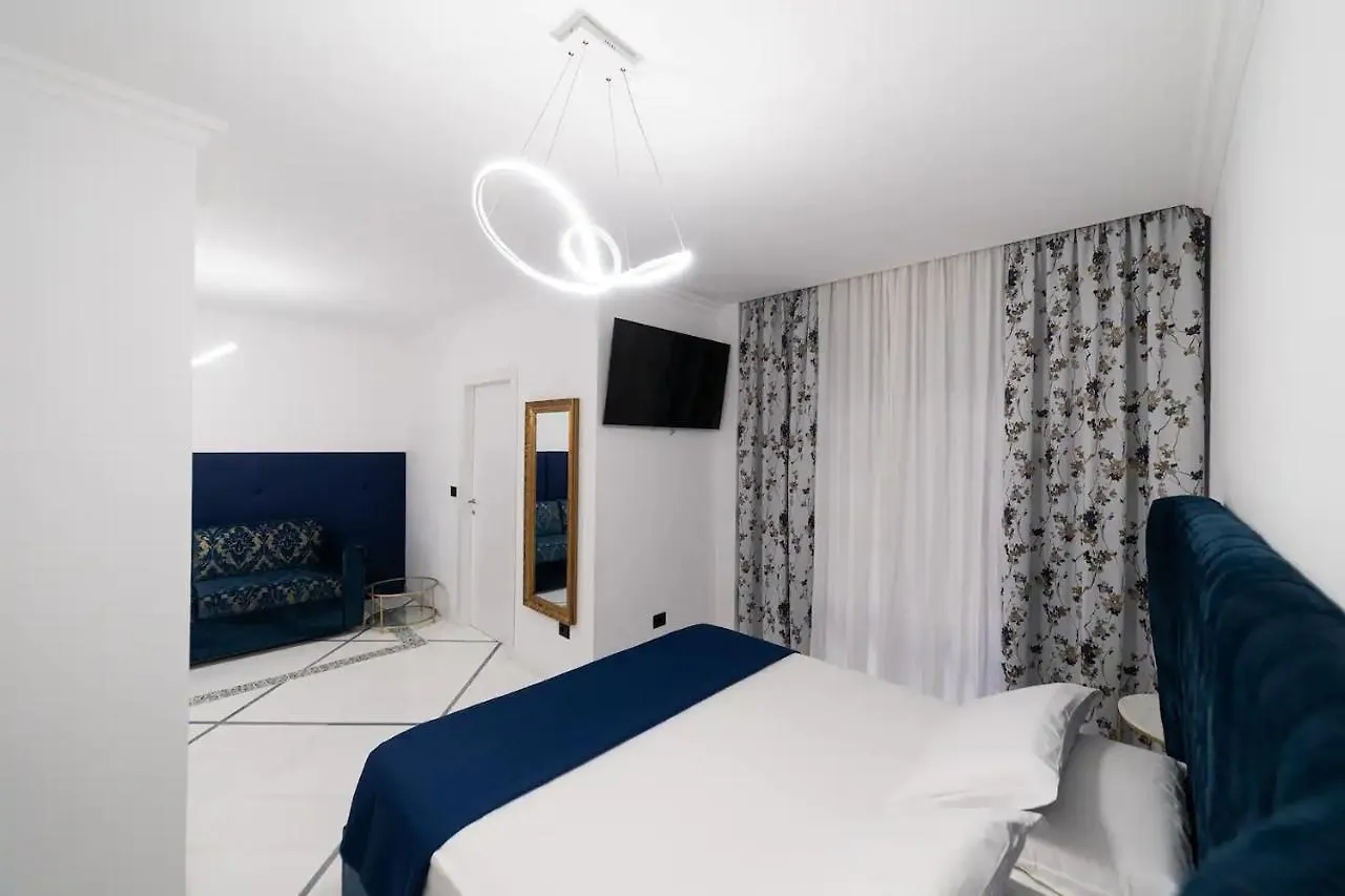 Apartments Hotel Real Suite Napoli Chiaia Mergellina 0*, Nápoles